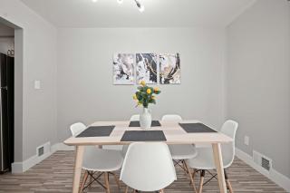 Stylish & Modern Unit Prime Location & Comfort - Rochester Hills - 5
