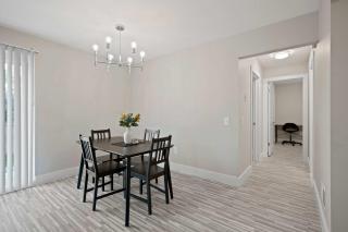 Cozy Stay Modern Comfort in the City - Rochester Hills - 5