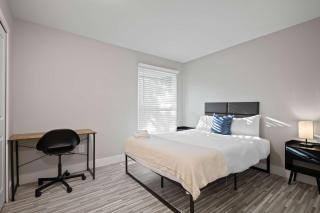 Cozy Stay Modern Comfort in the City - 2