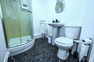 Fully furnished 1BR Liverpool l WiFi, Kitchen, - Liverpool - 4
