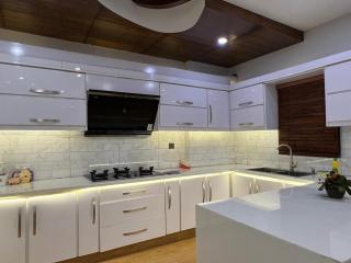 3 Bedded Luxurious Apartment Near Airport - Karachi - 9