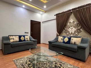 3 Bedded Luxurious Apartment Near Airport - Karachi - 5