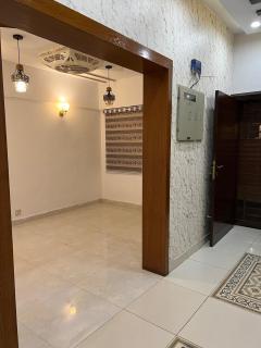3 Bedded Luxurious Apartment Near Airport - Karachi - 8