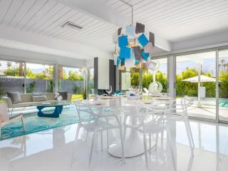 As seen on HGTV Desert Flippers The Pink Door - Palm Springs - 9