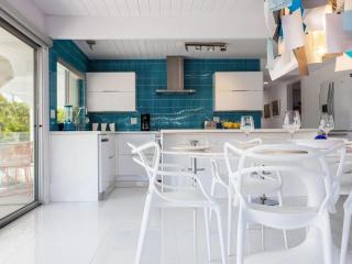 As seen on HGTV Desert Flippers The Pink Door - Palm Springs - 2