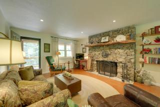 Creek Access Quiet Bryson City Retreat with Hot Tub - Bryson City - 8