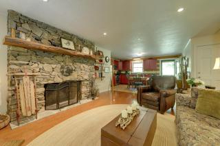Creek Access Quiet Bryson City Retreat with Hot Tub - Bryson City - 7