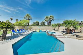Luxe Retreat - Backyard Oasis - Palm Springs - 0
