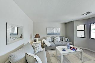 Luxe Retreat - Backyard Oasis - Palm Springs - 3