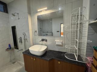 Luxury 1BR in 4BHK Shared Spaces Vadodara - Vadodara - 5