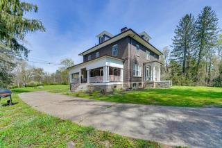 9 Mi to New River Gorge Spacious Retreat with Porch - - 9