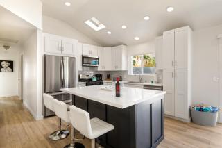 Experience Modern Luxury at Desert Hideaway - Palm Springs - 9
