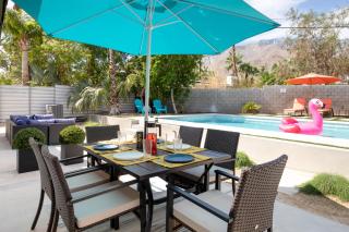Experience Modern Luxury at Desert Hideaway - Palm Springs - 6