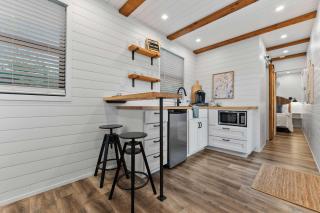 The Pecan Grove Container Home 15 min to Magnolia - Bellmead - 9
