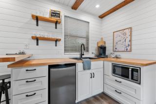 Container home with rooftop views and pickleball-Pecan Grove - Bellmead - 5