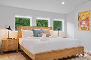 Walkable East Austin Pool and Parking 5BR 4 and half BA 3 Story Home By Austin Vacay - Austin - 4