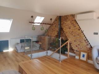 Beautiful airy house by river - Strawberry Hill - 8