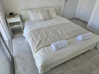 White Sea View Apartment - 1