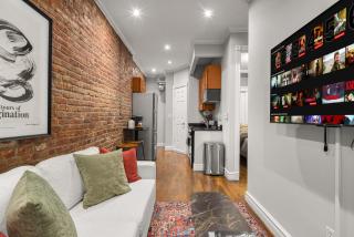Stylish Escape Modern 2BR Condo on Prince Street - New York - 1