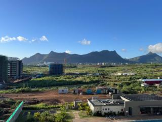 Pool & Mountain View Luxury Serviced Apartments at Minissy - Moka - 4