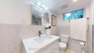 Family Friendly Haven Near Bluffs - Toronto - 4