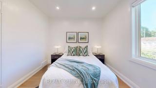 Family Friendly Haven Near Bluffs - Toronto - 3
