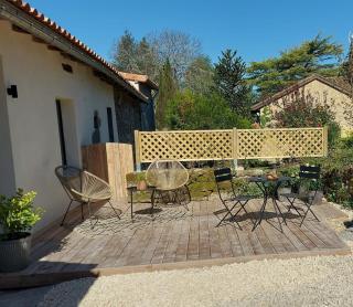 Fig Tree Cottage 1 x Super King or 2 x Single Beds - Busserolles - 5