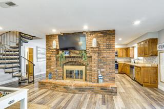 Waterfront Yard, Dock and Game Room Linn Creek Home - Linn Creek - 6