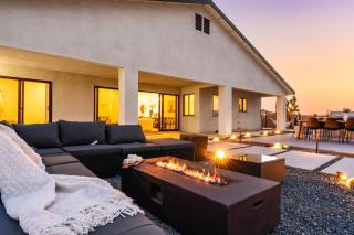 Sleek 4BR Desert Home w Pool BBQ Firepit Yucca Haven by AvantStay - Yucca Valley - 8