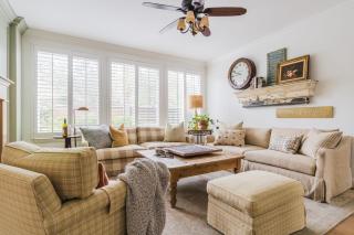 Spacious 4BR Home w Fireplace Work Space Backyard Dining - San Diego - 3