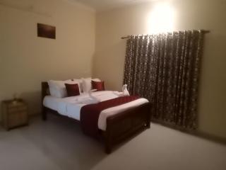 Airport villa - - 9