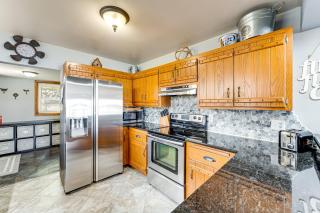 Furnished Deck with Views Mukwonago Lake House! - Mukwonago - 3