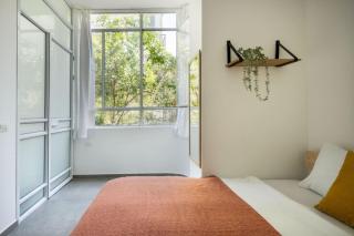Bauhaus Sea-Side Garden Haven with Shelter by Sea N' Rent - Tel Aviv - 7