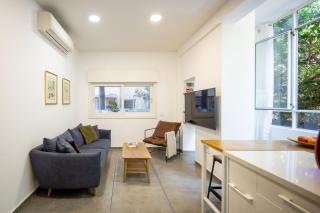Bauhaus Sea-Side Garden Haven with Shelter by Sea N' Rent - Tel Aviv - 6