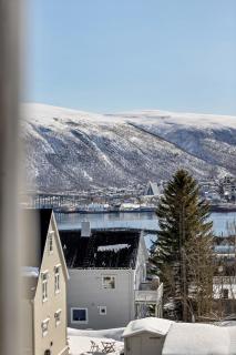 Lovely city center apartment with amazing views and free parking! - Tromsø - 8