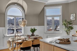 Lovely city center apartment with amazing views and free parking! - 6