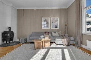 Lovely city center apartment with amazing views and free parking! - 2