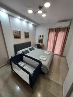 Elena's Place, free parking!!! - 9