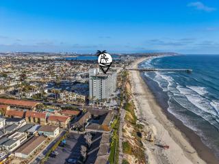 Oceanfront Paradise with Sunset Balcony, Pool, Spa, Beach Access and Parking - San Diego - 6