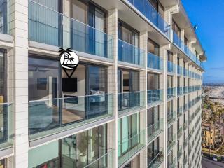 Oceanfront Paradise with Sunset Balcony, Pool, Spa, Beach Access and Parking - San Diego - 3