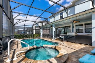Ultimate 9-Bed Luxury Retreat - Movie Theater, Game Room, Pool, Spa & Themed Bedrooms in Resort Paradise - Kissimmee - 0