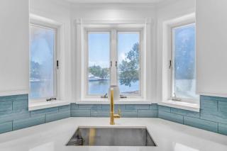 Easy Breezy Family Complex 5BR 3BTH 100ft Dock Pool & Beach - 3