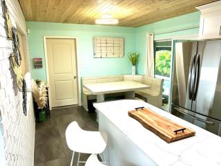 Boho Bungalow - Backyard Oasis - Pool & Hot tub - São Petersburgo - 5