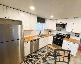 Spacious 4BR Home-Big Yard Huge Driveway - Pittsburgh - 0