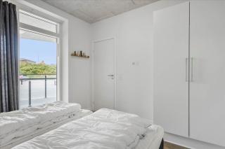 Beautiful harbor view apartment - 8