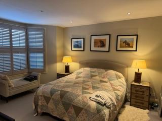 Spacious flat with south facing garden - London - 9