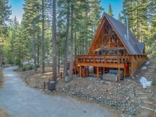 3BR Tahoe Cabin in the Trees with Hot Tub - Carnelian Bay - 8