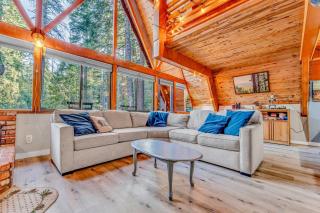 3BR Tahoe Cabin in the Trees with Hot Tub - Carnelian Bay - 4