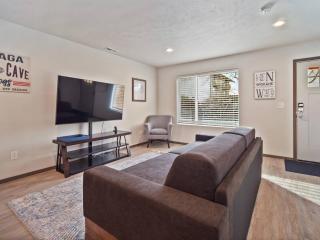 8 min walk to Arena, close to Gonzaga, Wd, Off St Parking - Spokane - 4