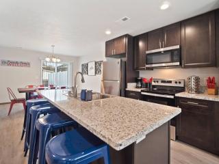 8 min walk to Arena, close to Gonzaga, Wd, Off St Parking - Spokane - 8